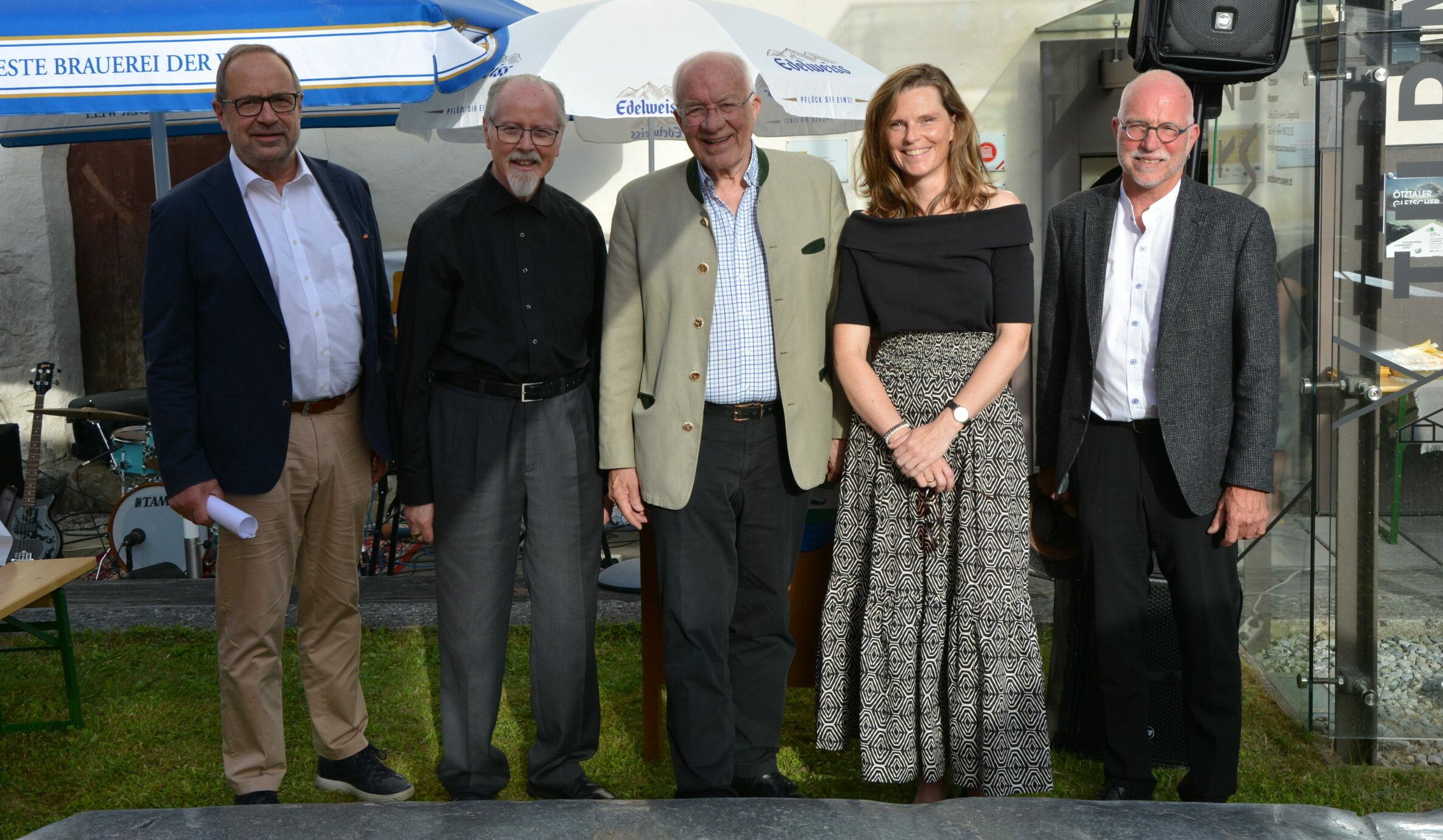 Einige der Ehrengäste und Veranstalter (v.l.): Dr. Benno Erhard, Abt Mag Germann Erd von Stift Stams, DDr. Herwig Van Staa, Dr. Edith Hessenberger, Obmann Christian Nösig. 