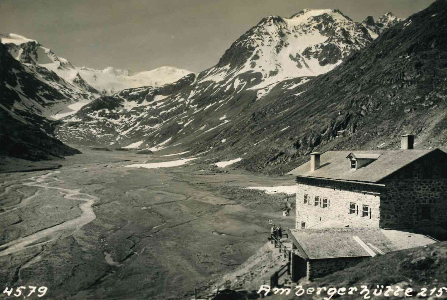 Die Amberger Hütte mit dem Sulztalferner, vermutlich 1930er Jahre. 