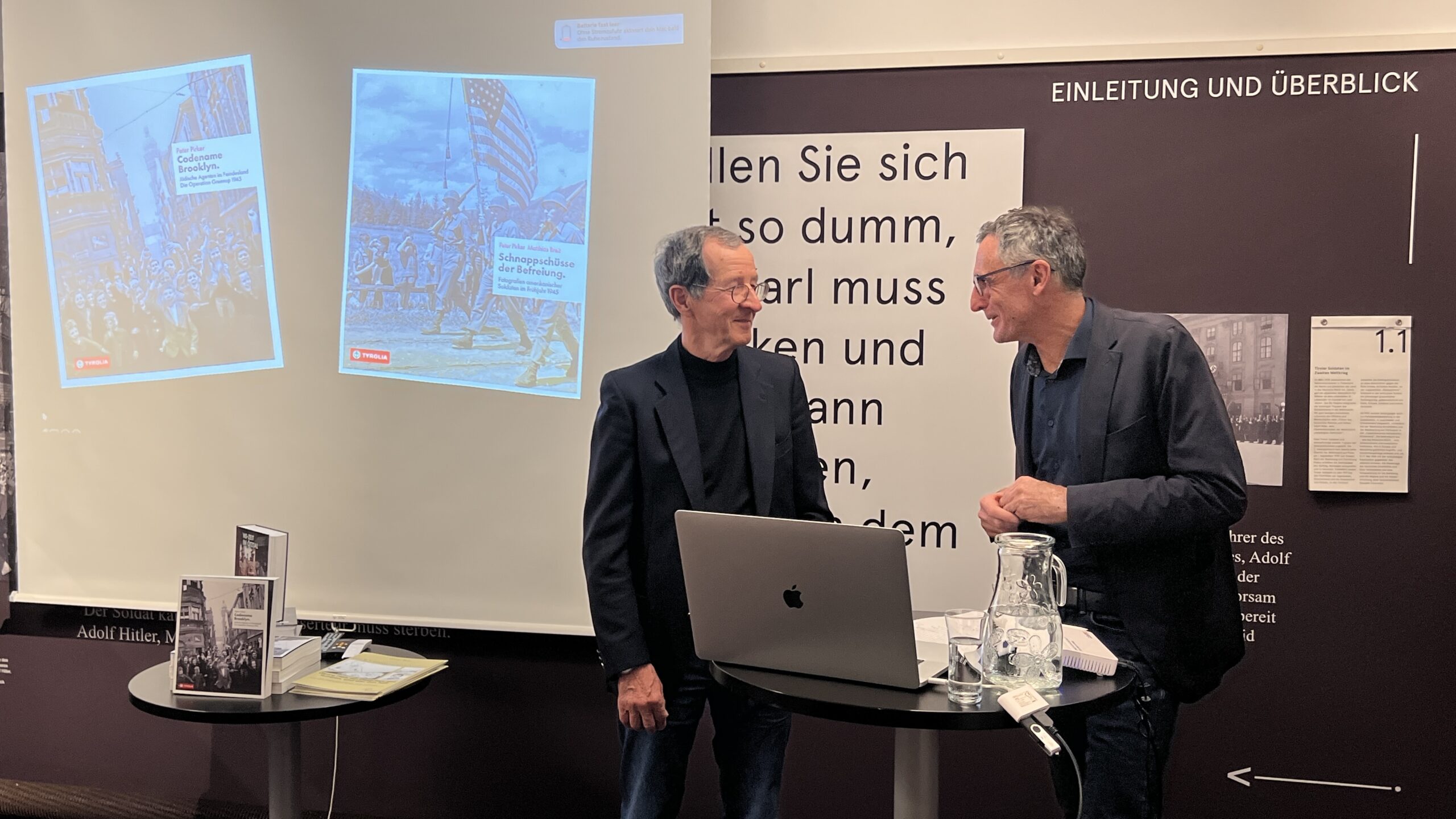 Peter Pirker (r.) im Gespräch mit Bernhard Weber (l.).
